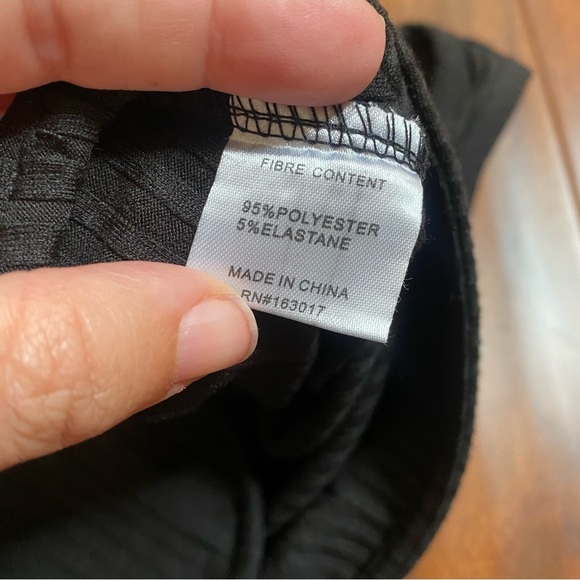 Princess Polly Black Ribbed Basic Crop Top Women’s Size 6 - Picture 3 of 4